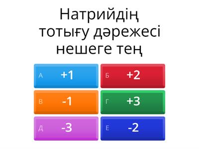 Әйел ер адамның басын мысығына тығып алған