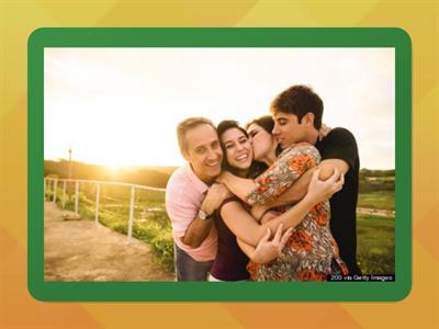 EC I1 M1 1B Talk about family photos for 1 minute