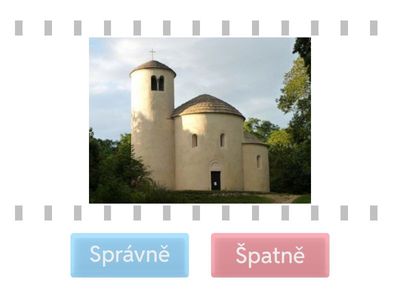 Poznej románské stavby  mezi gotickými 