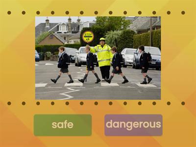 Everybody Up 1: U6 L3 (safe & dangerous)